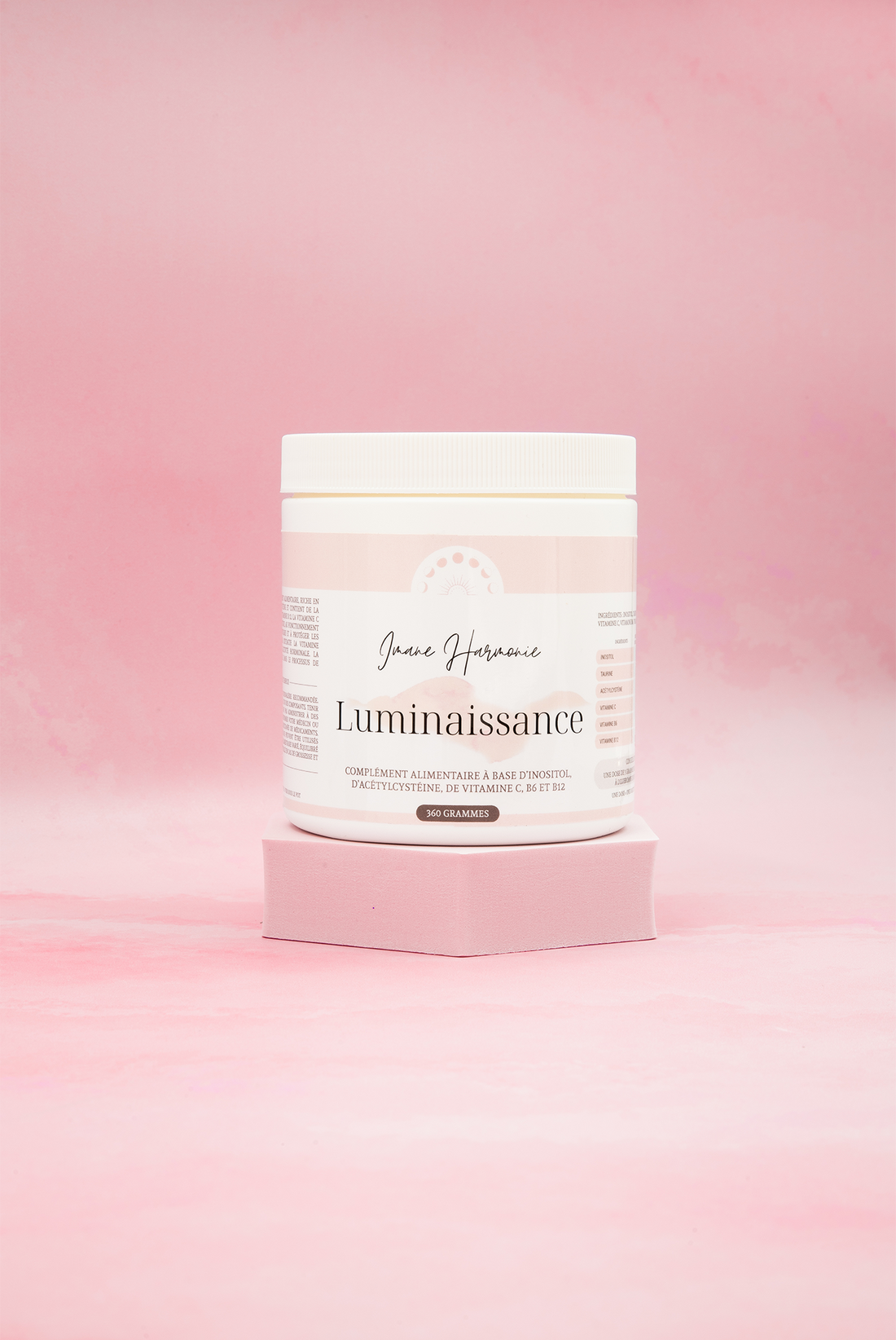 Luminaissance is a comprehensive and innovative dietary supplement designed to help you regain balance and ensure well-being throughout the menstrual cycle 