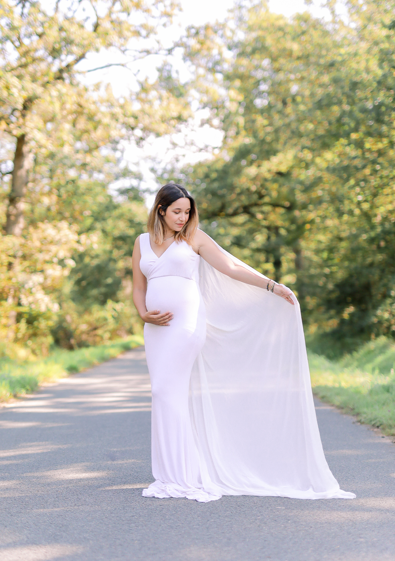 Photo shoot of a pregnant woman in a forest